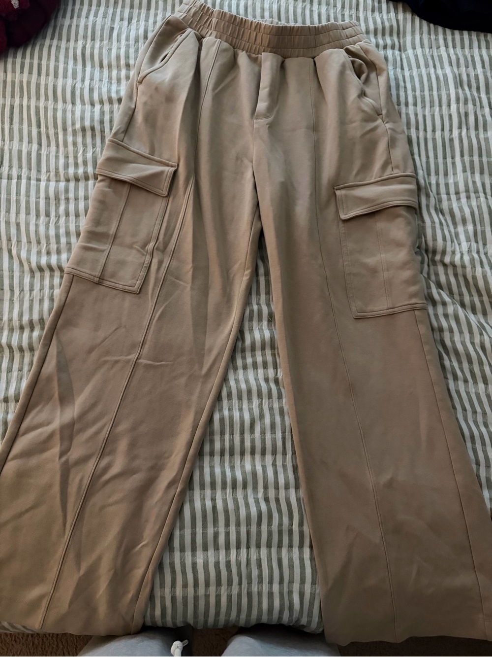 Old navy active cargo pants in Taupe - Elastic Waist